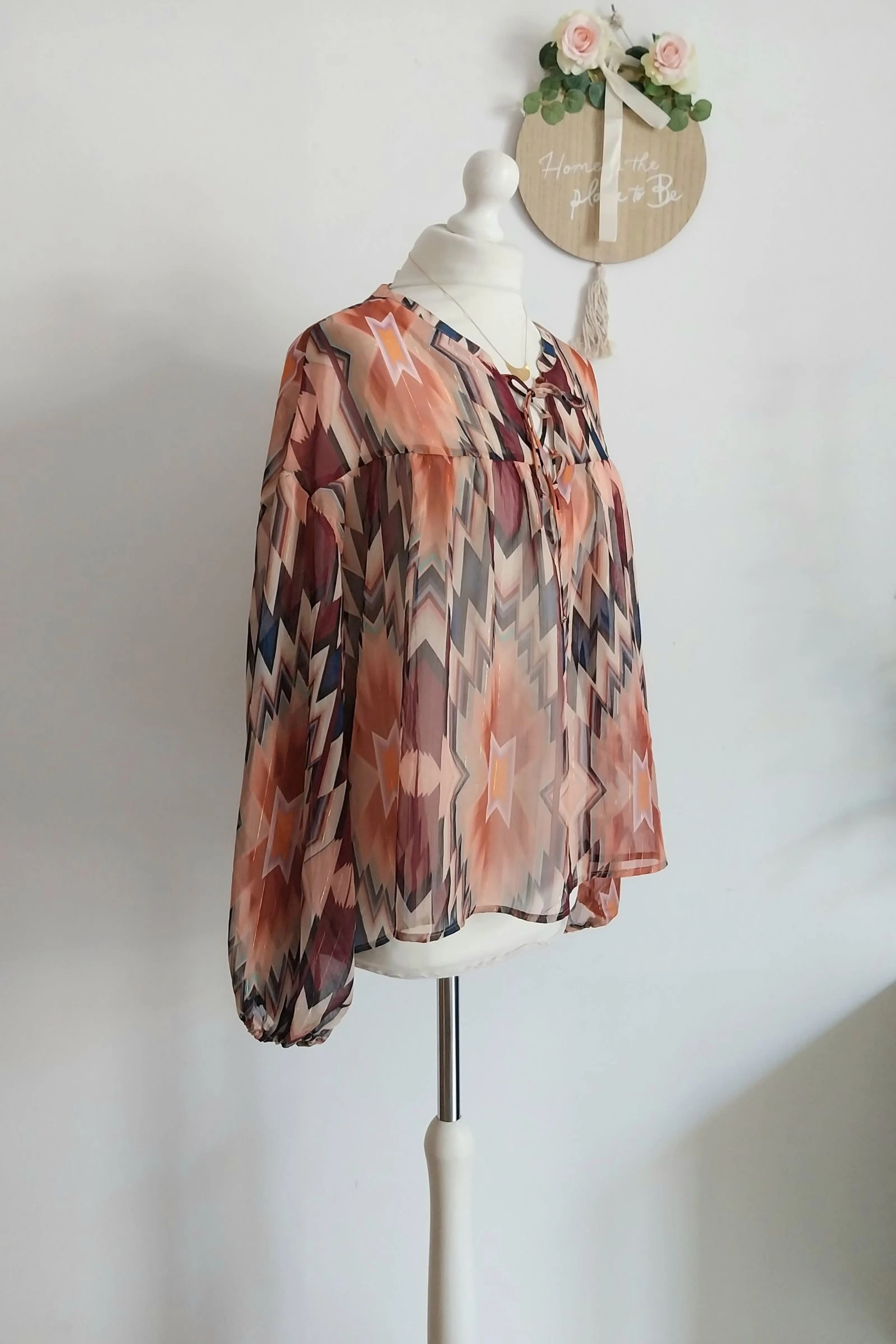 Magnífica blusa holgada con estampado art déco y filamento dorado Promod Talla 40/42 – photo 9
